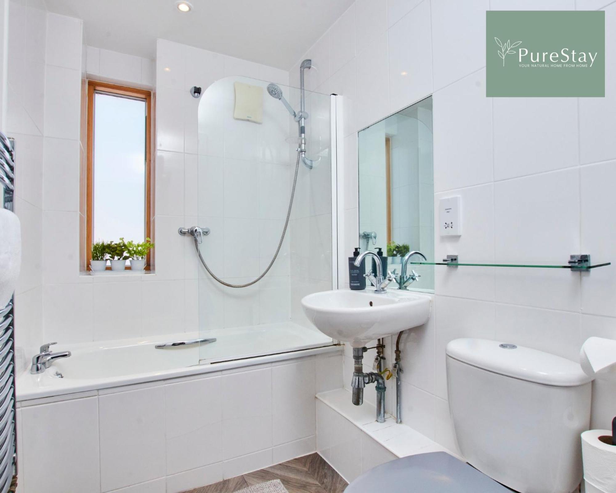 Beautiful Four Bed House By Purestay Short Lets & Serviced Accommodation Coventry With Parking Luaran gambar