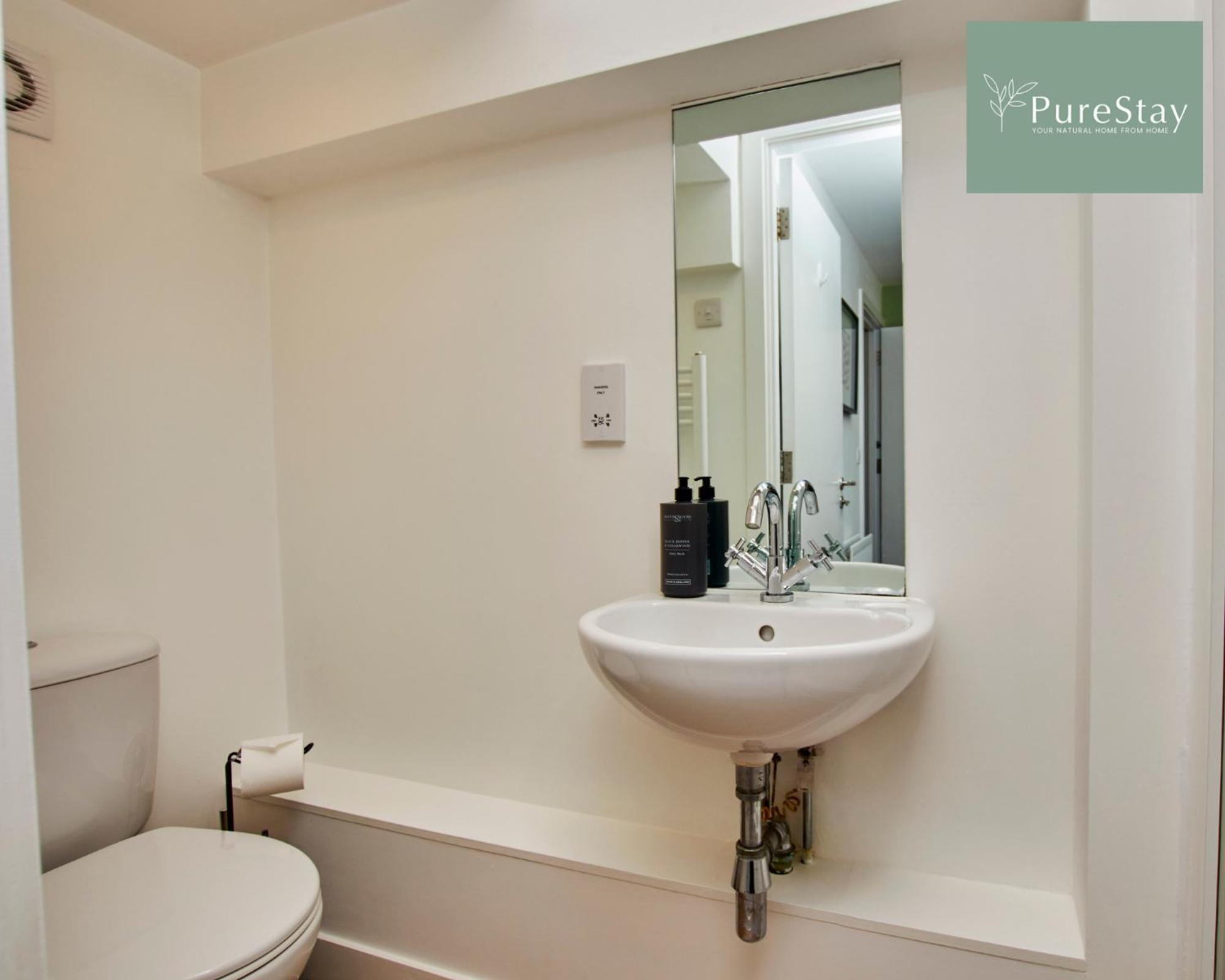 Beautiful Four Bed House By Purestay Short Lets & Serviced Accommodation Coventry With Parking Luaran gambar